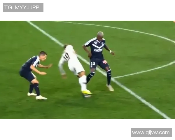 爱踢足球的十一号球星如何在绿茵场上演绎个人传奇并成就巅峰时刻