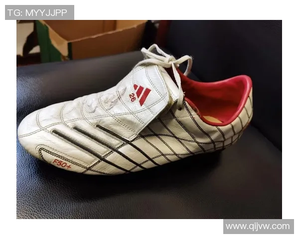 球星被质疑穿假足球鞋引发热议网友讨论真假辨别方法