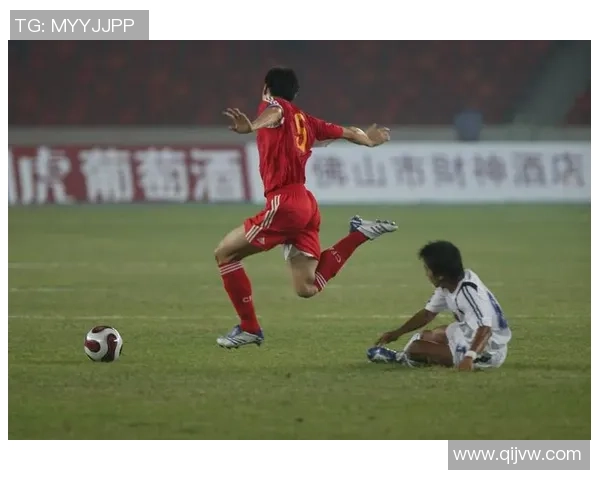 足球当家球星的传奇之路：从崛起到巅峰的辉煌历程解析