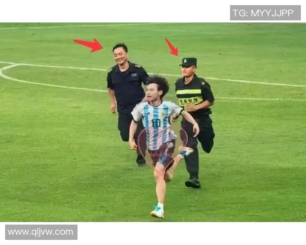 足球球星背后的守护者揭秘:那些默默奉献的顶级保镖们 足球球星背后的守护者揭秘:那些默默奉献的顶级保镖们